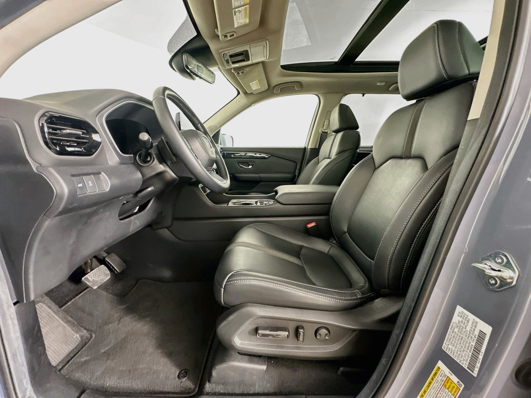 Used 2025 Honda Pilot Touring image 13