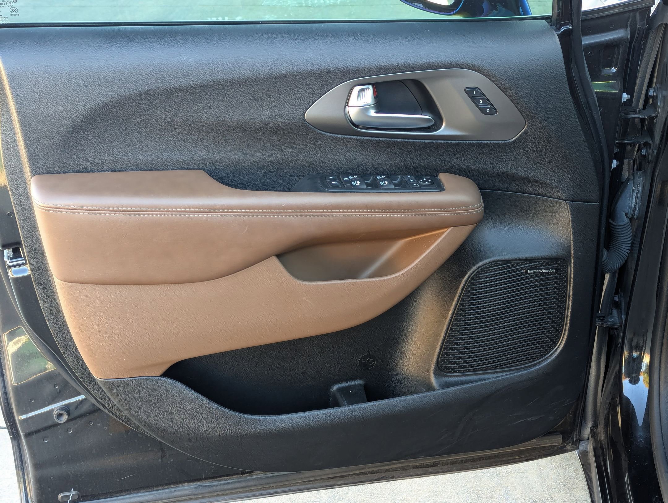 Used 2019 Chrysler Pacifica Limited image 11