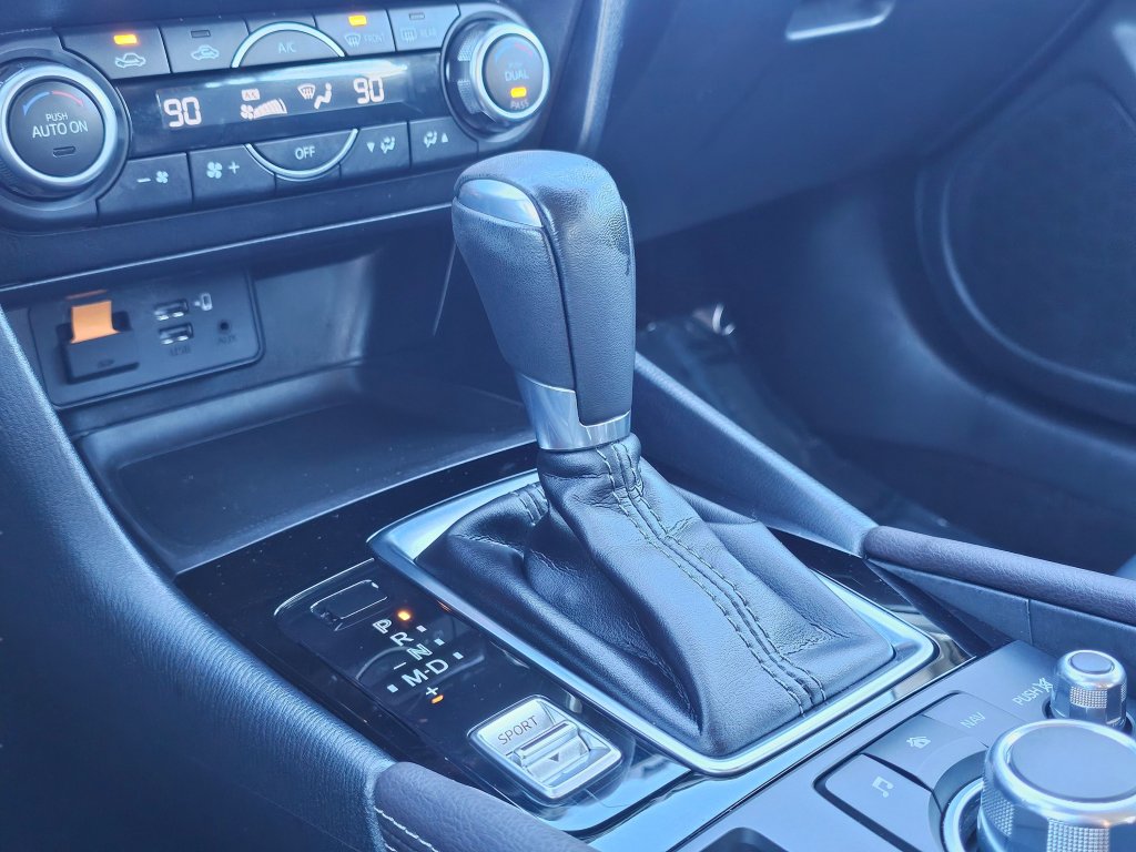 Used 2018 MAZDA MAZDA3 Touring image 15