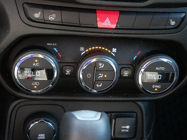 Used 2017 Jeep Renegade Latitude w/ Popular Equipment Group AWD/4WD image 23