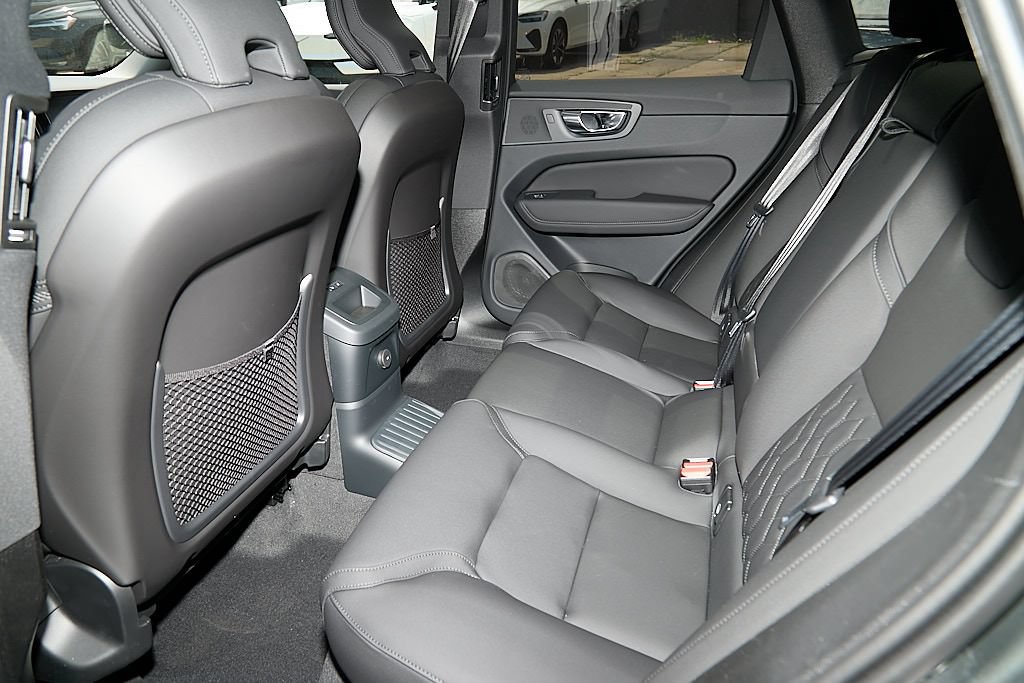 New 2026 Volvo XC60 T8 Plus w/ Protection Package Premier AWD/4WD image 19