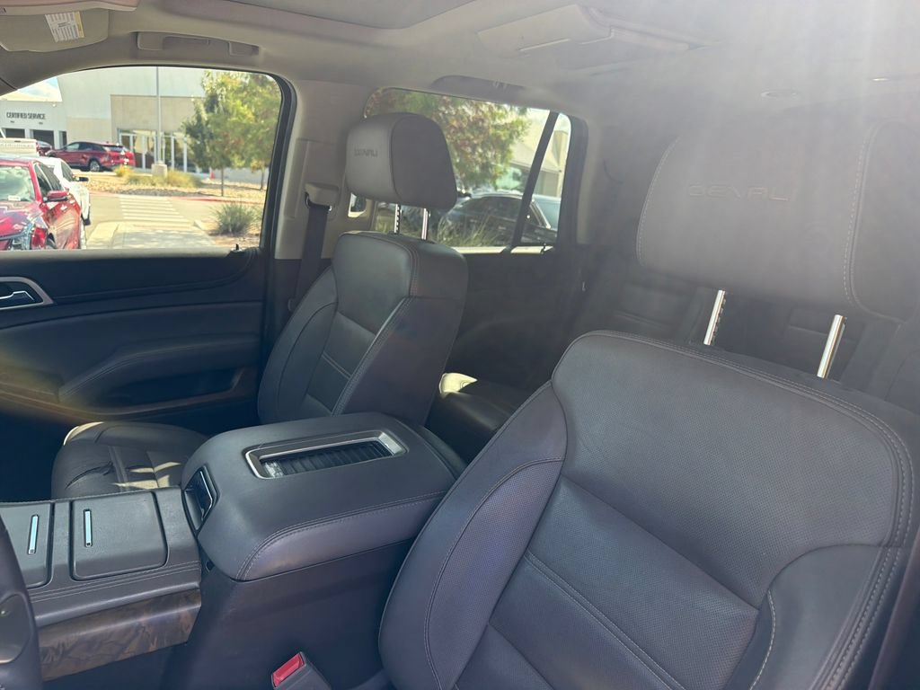 Used 2018 GMC Yukon Denali w/ Denali Ultimate Package AWD/4WD image 19