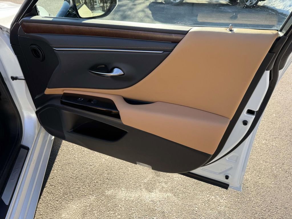 Used 2025 Lexus ES 350 w/ Premium Package image 16
