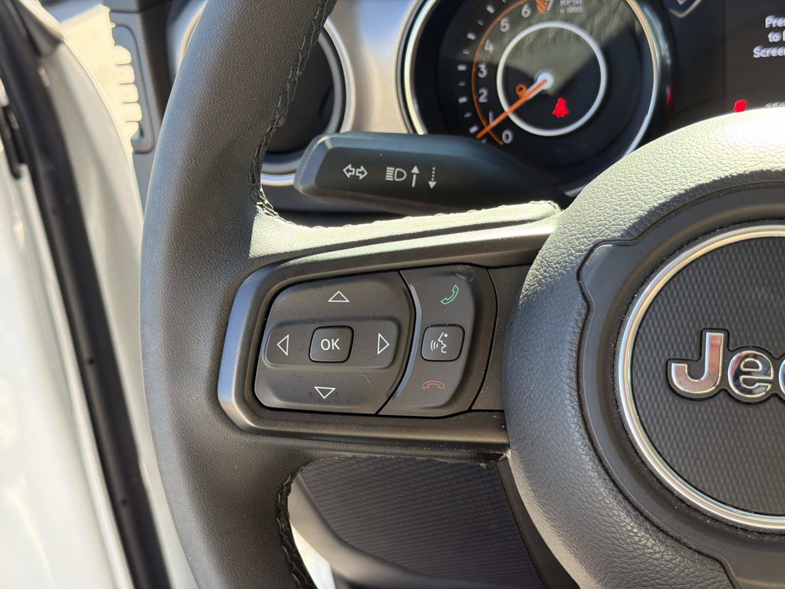 Used 2023 Jeep Gladiator Sport AWD/4WD image 25