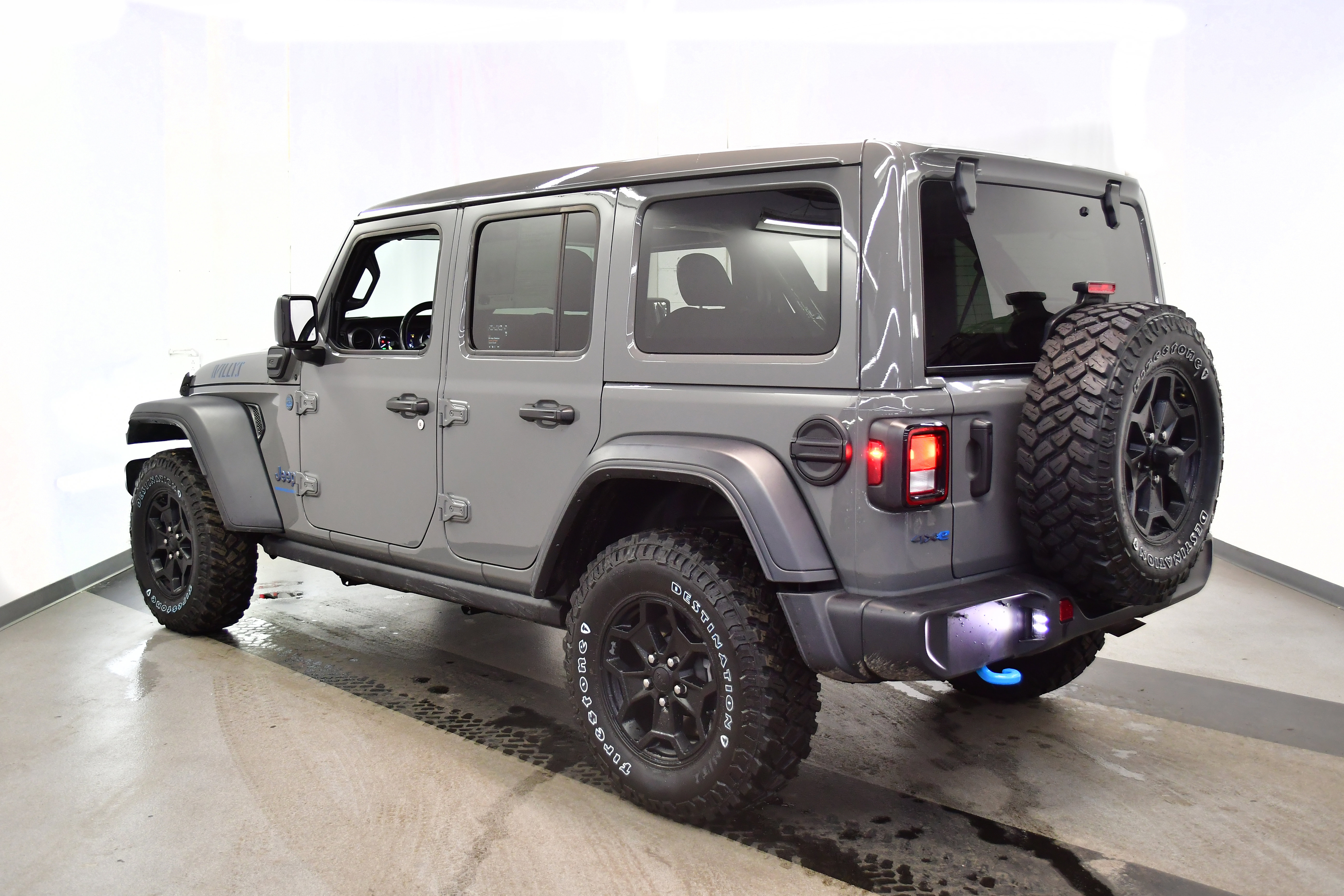 Used 2023 Jeep Wrangler Unlimited w/ Sun & Screen Package image 6