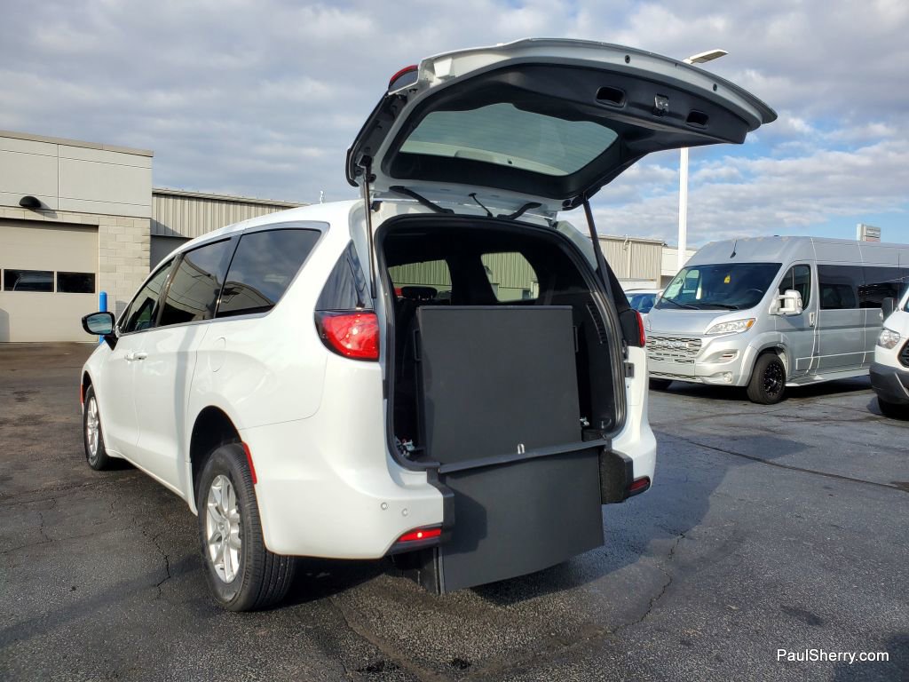 New 2026 Chrysler Voyager LX image 10