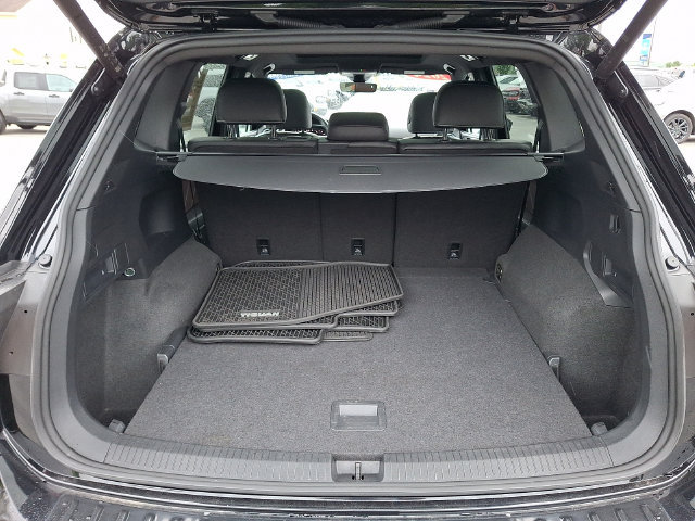 Used 2024 Volkswagen Tiguan SEL R-Line AWD/4WD image 38