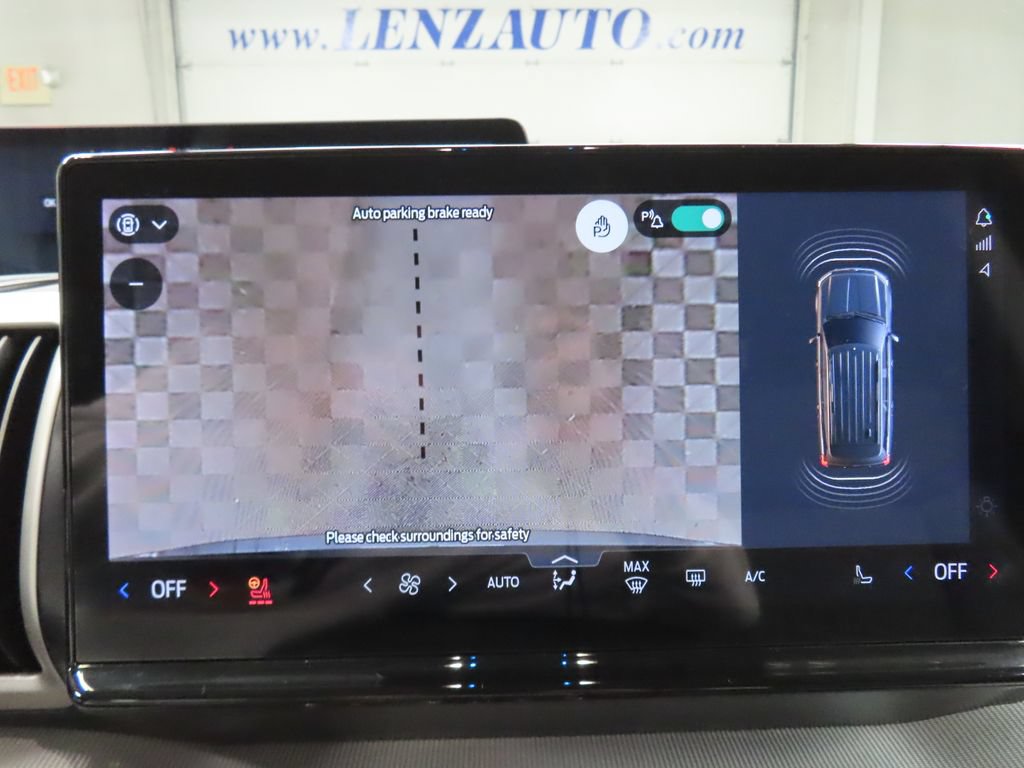 Used 2025 Ford Expedition Active AWD/4WD image 23