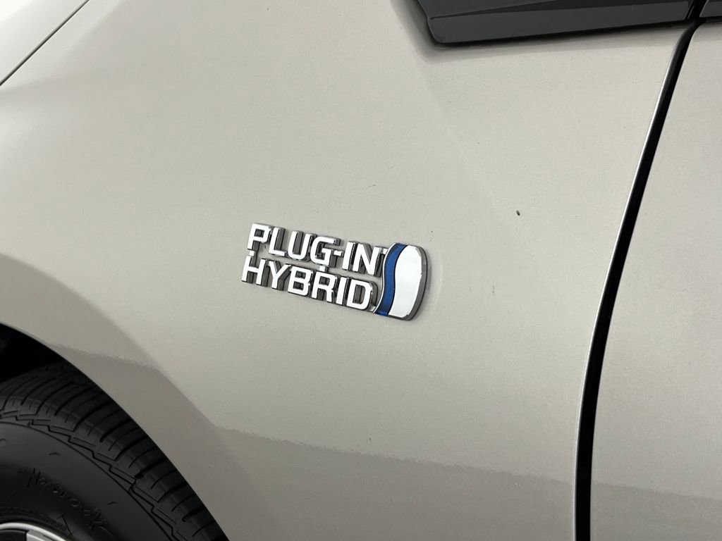 Used 2017 Toyota Prius Prime Premium image 27