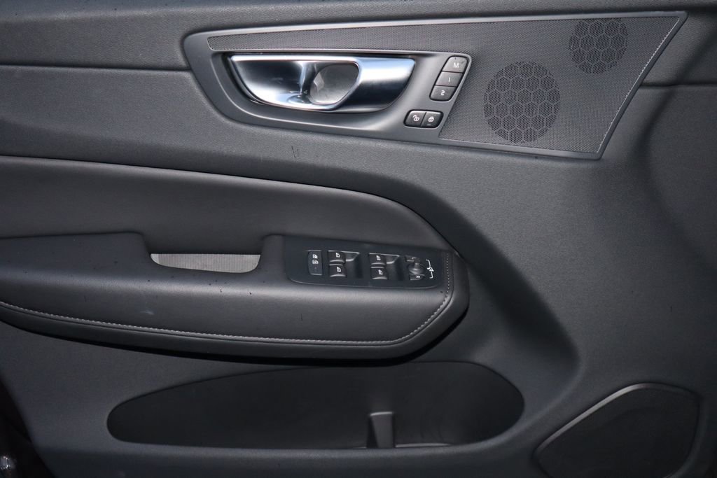 Used 2025 Volvo XC60 B5 Plus w/ Climate Package image 19
