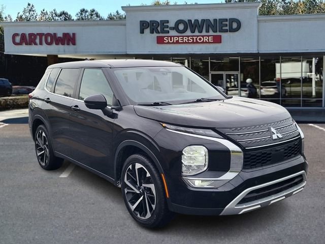 Used 2024 Mitsubishi Outlander SE image 1