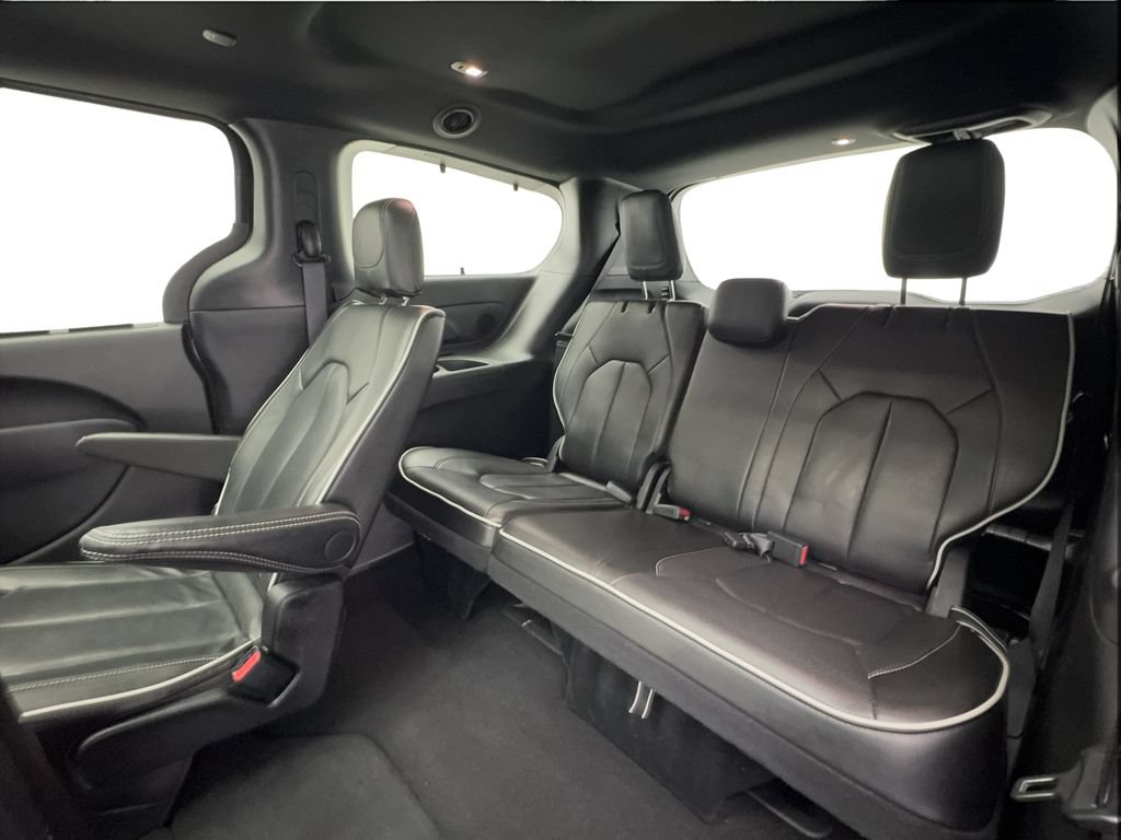 Used 2025 Chrysler Pacifica Limited FWD image 25