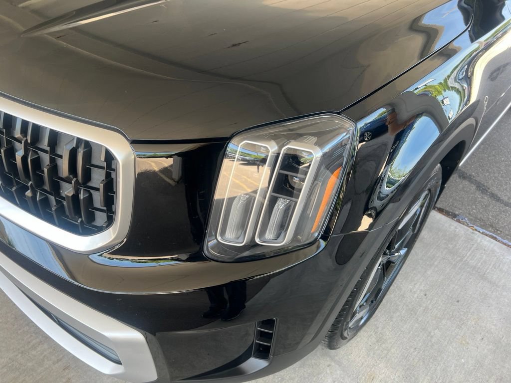 Certified 2025 Kia Telluride EX w/ EX Captain's Chair Package AWD/4WD image 29