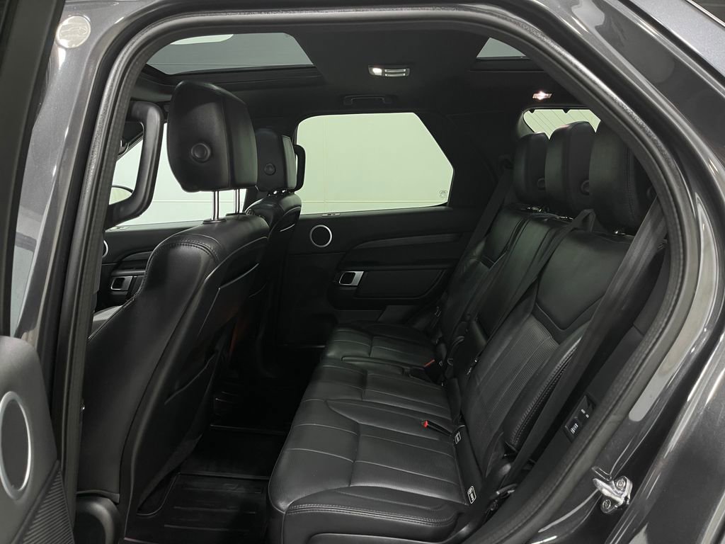 Used 2020 Land Rover Discovery HSE image 31