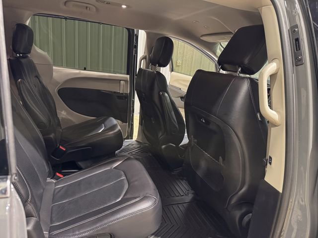 Used 2022 Chrysler Pacifica Touring-L image 29