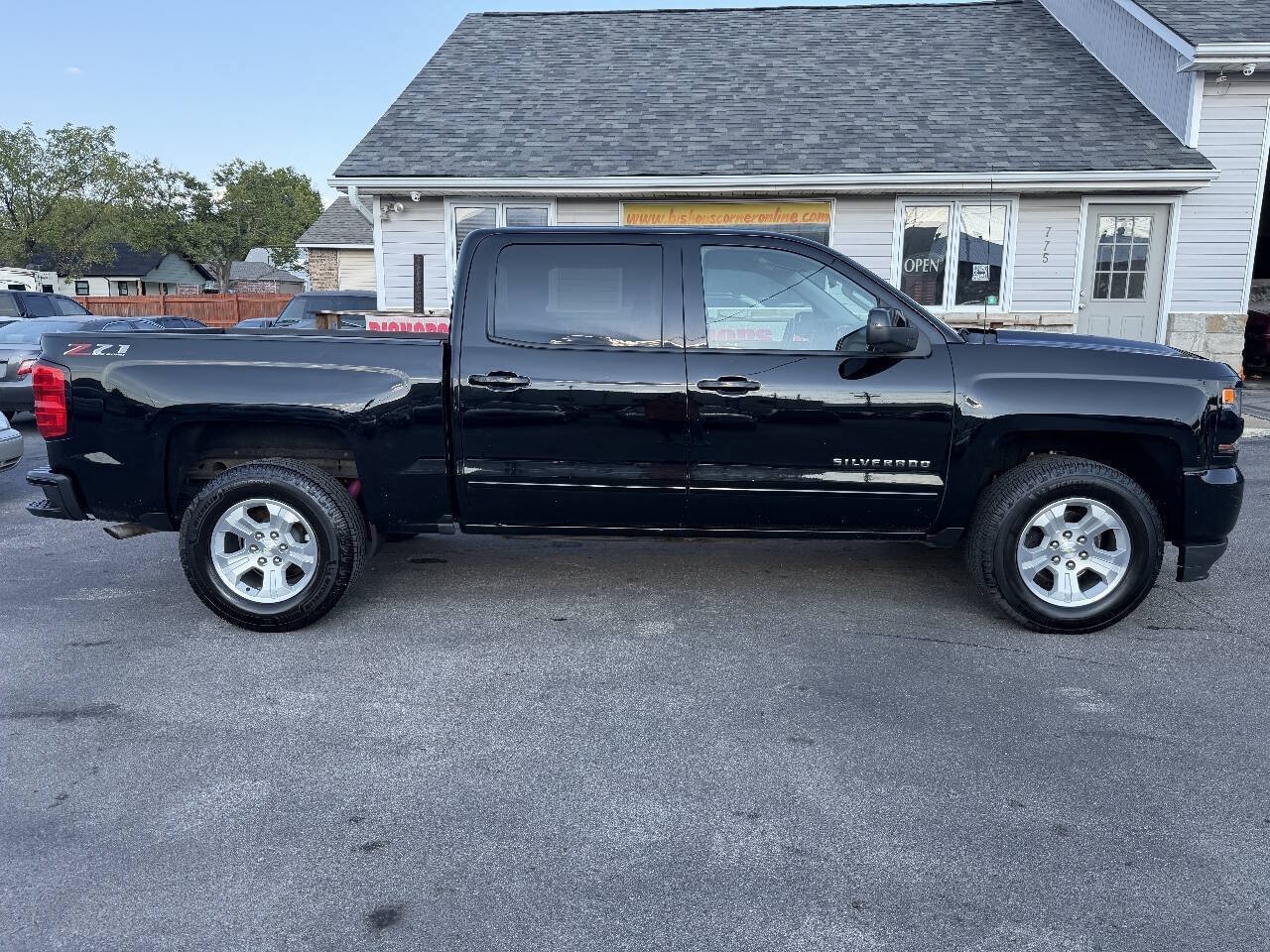 Used 2018 Chevrolet Silverado 1500 LT w/ All Star Edition AWD/4WD image 8
