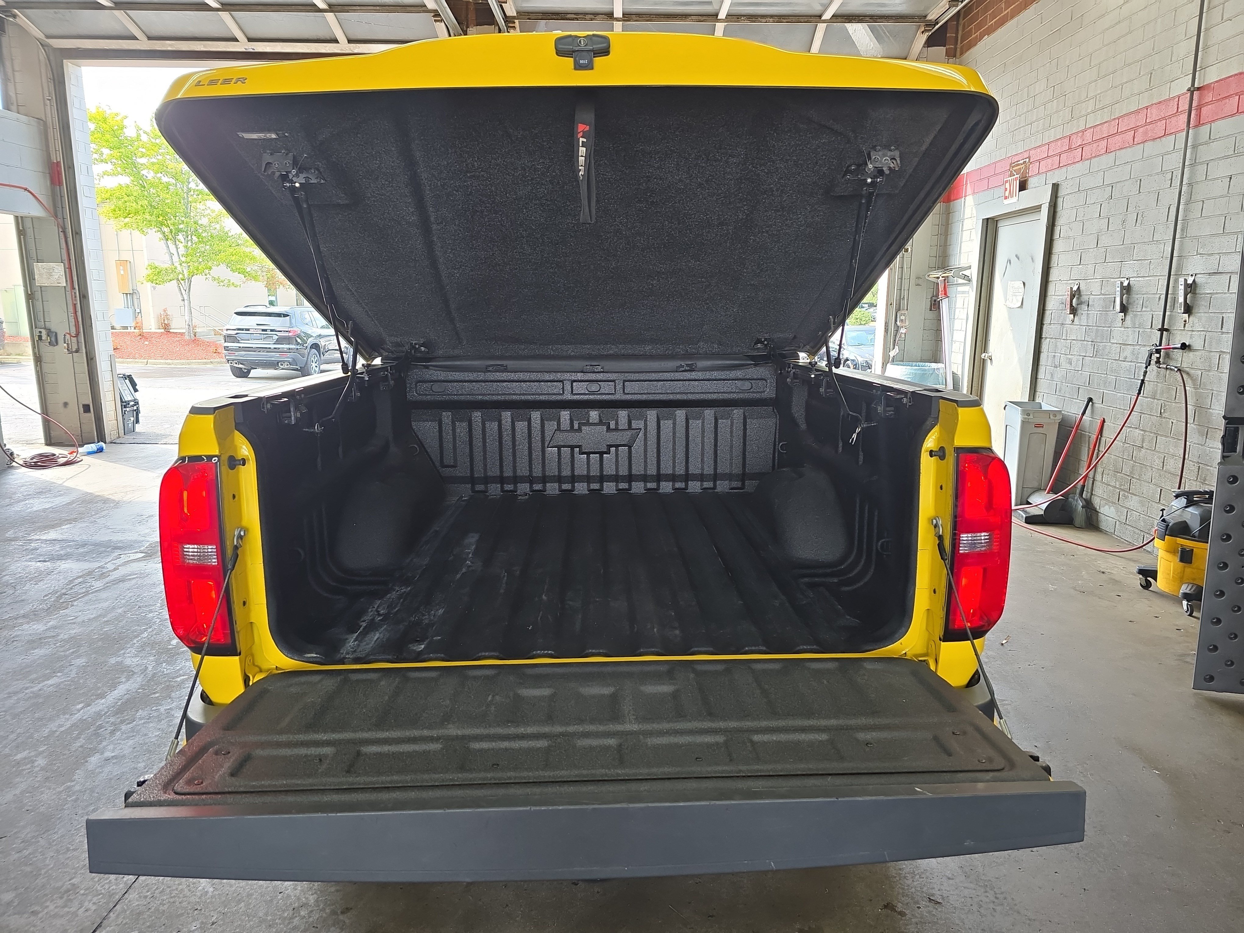 Used 2015 Chevrolet Colorado Z71 RWD image 12