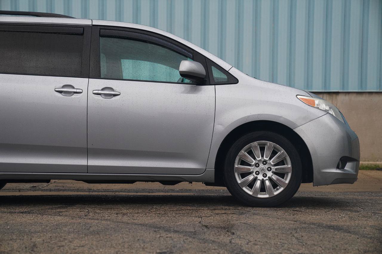 Used 2015 Toyota Sienna XLE w/ XLE Navigation Package AWD/4WD image 11