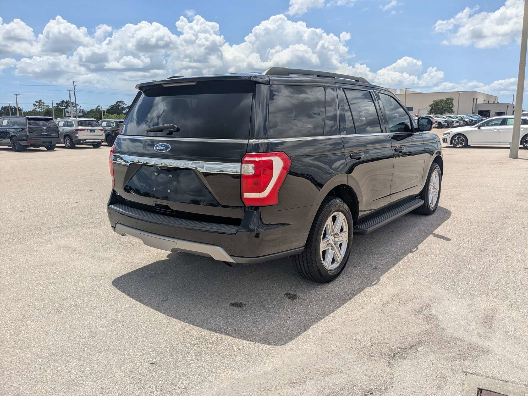 Used 2020 Ford Expedition XLT w/ Equipment Group 201A RWD image 5