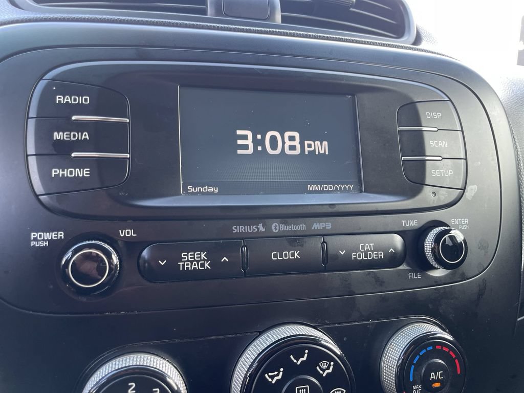 Used 2016 Kia Soul + FWD image 11