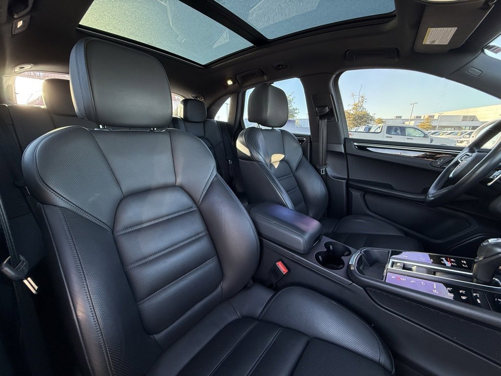 Used 2022 Porsche Macan S w/ Premium Package Plus image 31