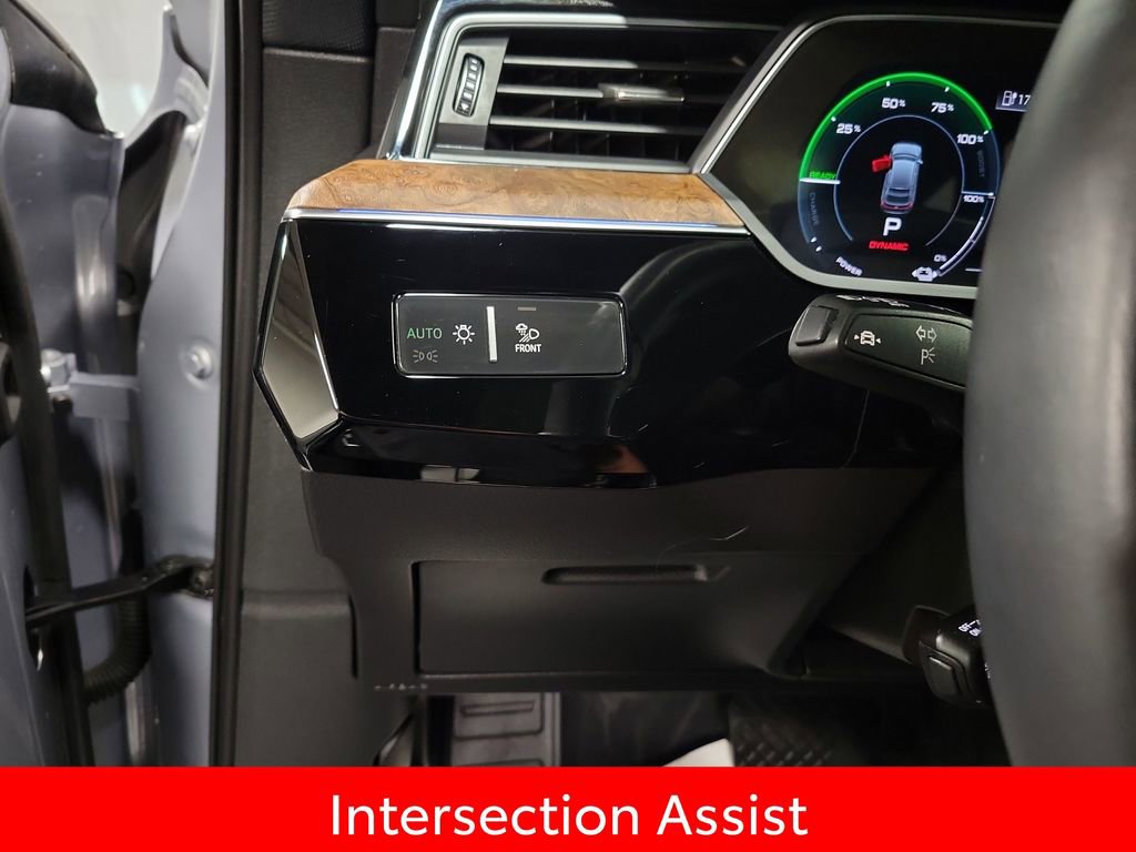 Used 2022 Audi e-tron Prestige w/ Prestige Package image 21