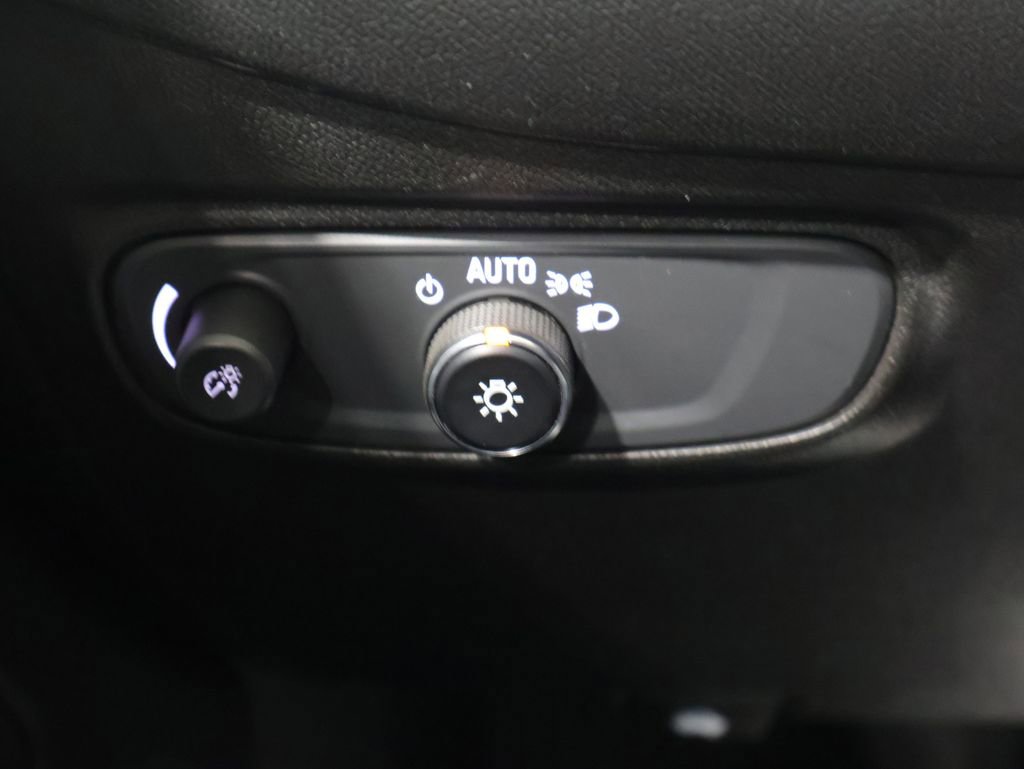 Used 2020 Chevrolet Equinox LT image 32