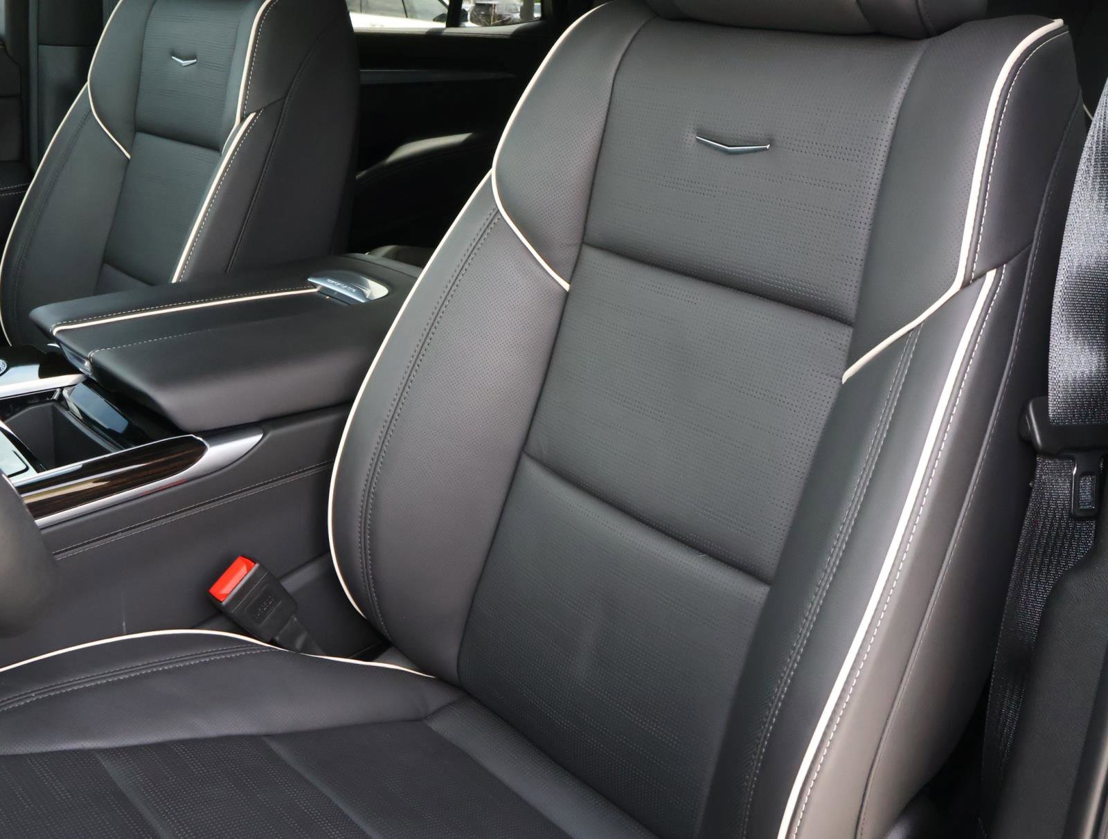 Certified 2025 Cadillac Escalade Premium Luxury w/ LPO, Floor Liner Package RWD image 20