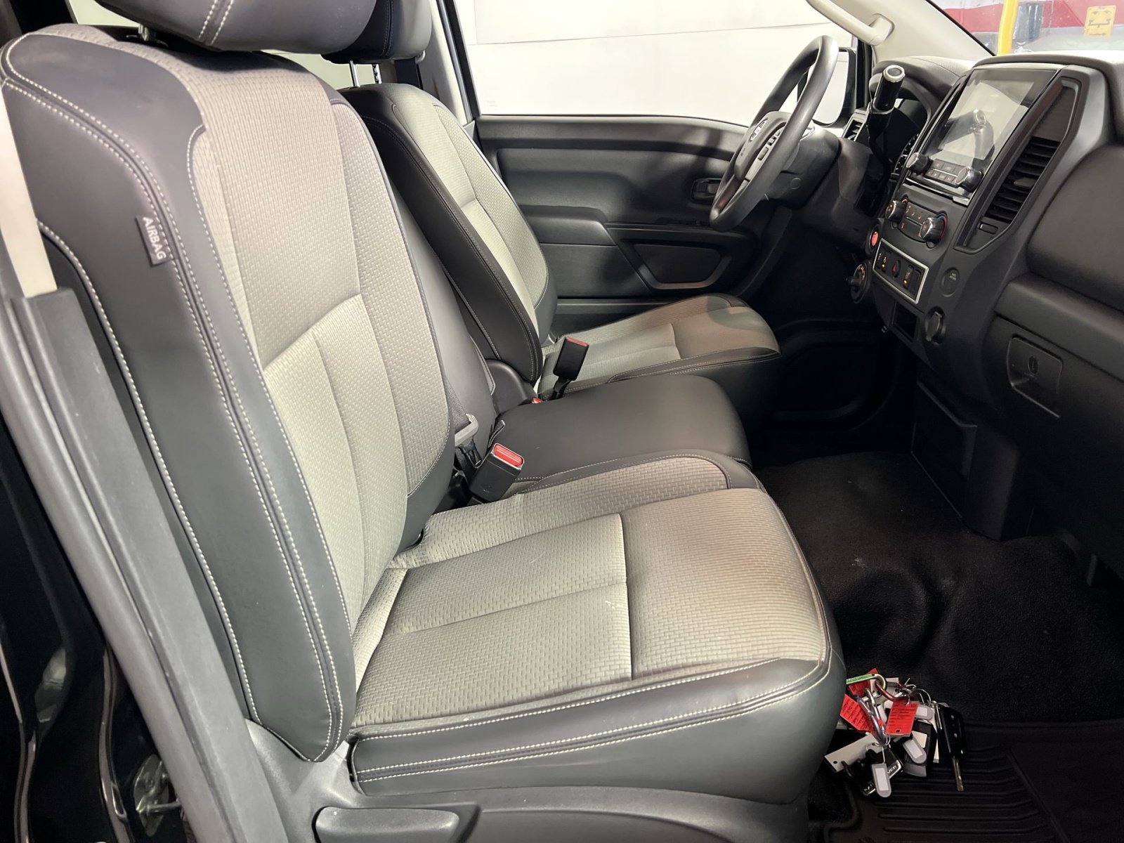 Used 2021 Nissan Titan S image 27