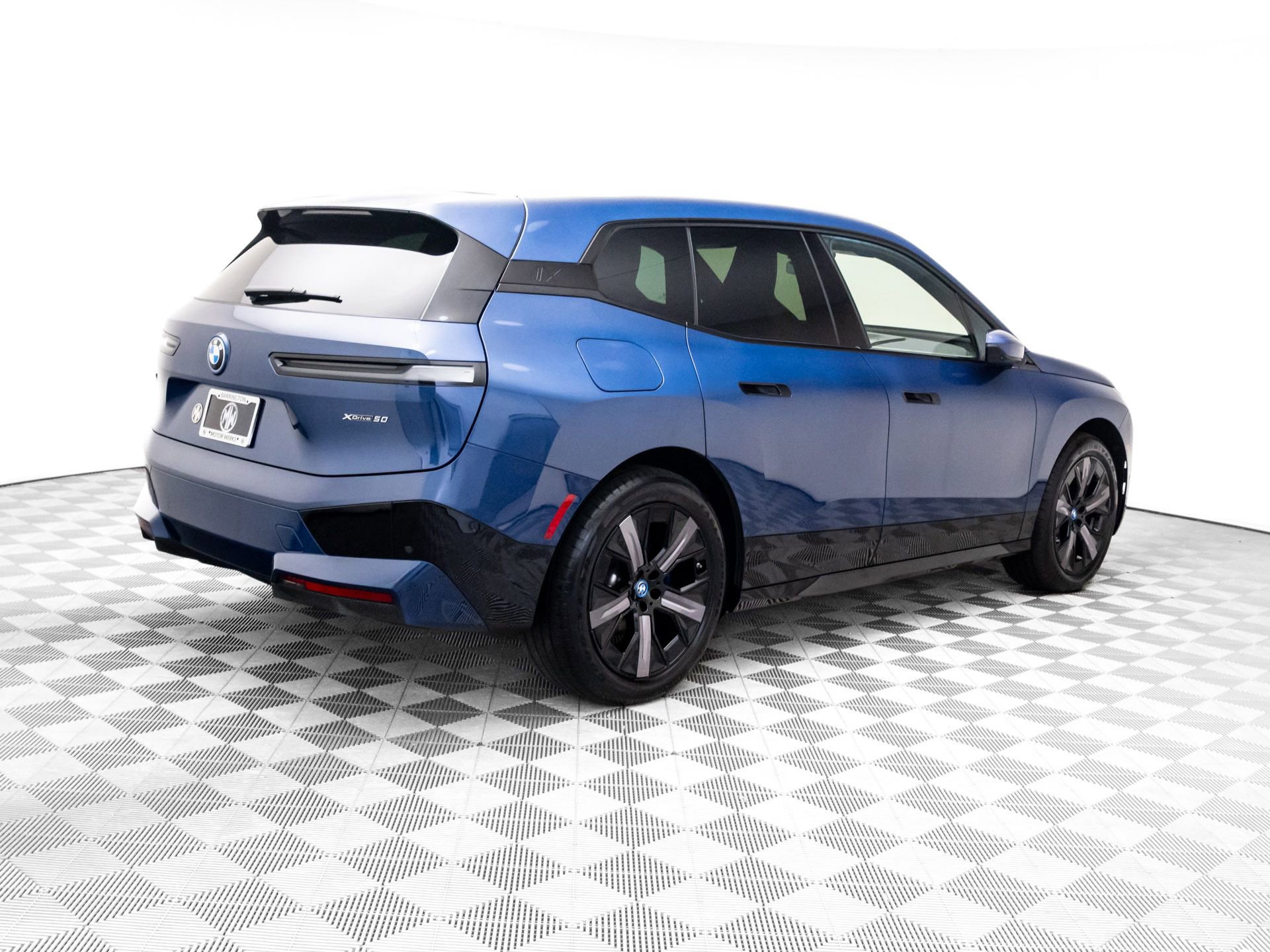 Used 2024 BMW iX xDrive50 w/ Premium Package image 5