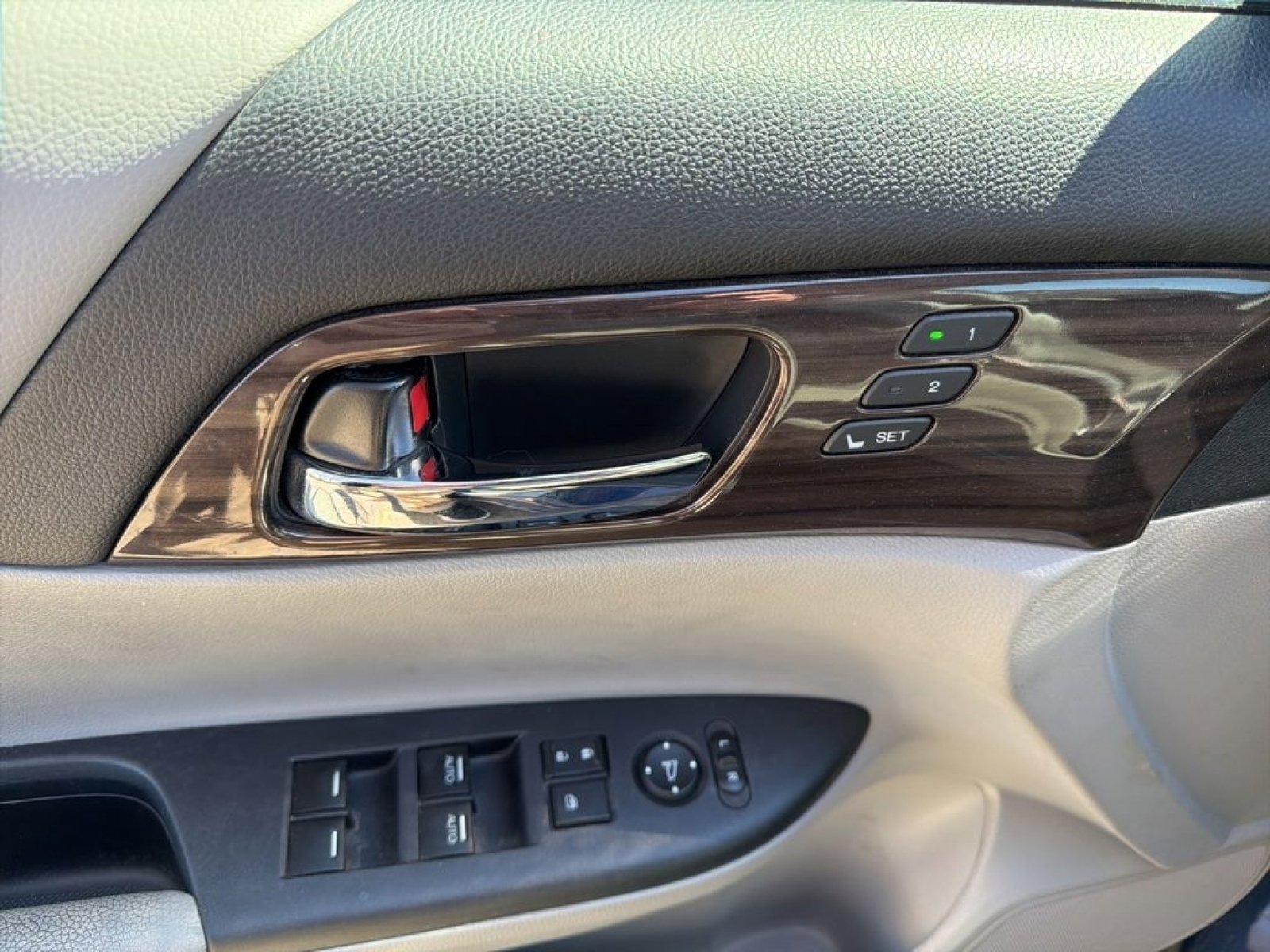 Used 2017 Honda Accord EX-L image 12