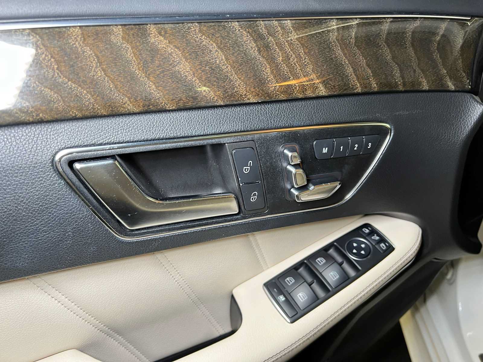 Used 2015 Mercedes-Benz E 400 4MATIC Sedan image 23