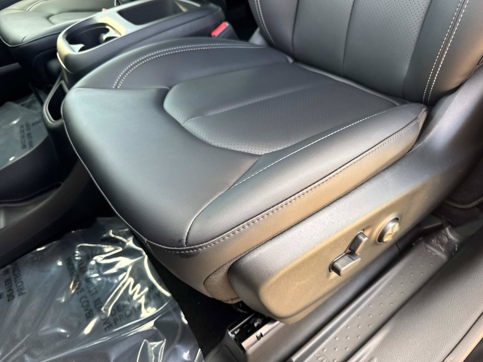 New 2026 Chrysler Voyager LX FWD image 19