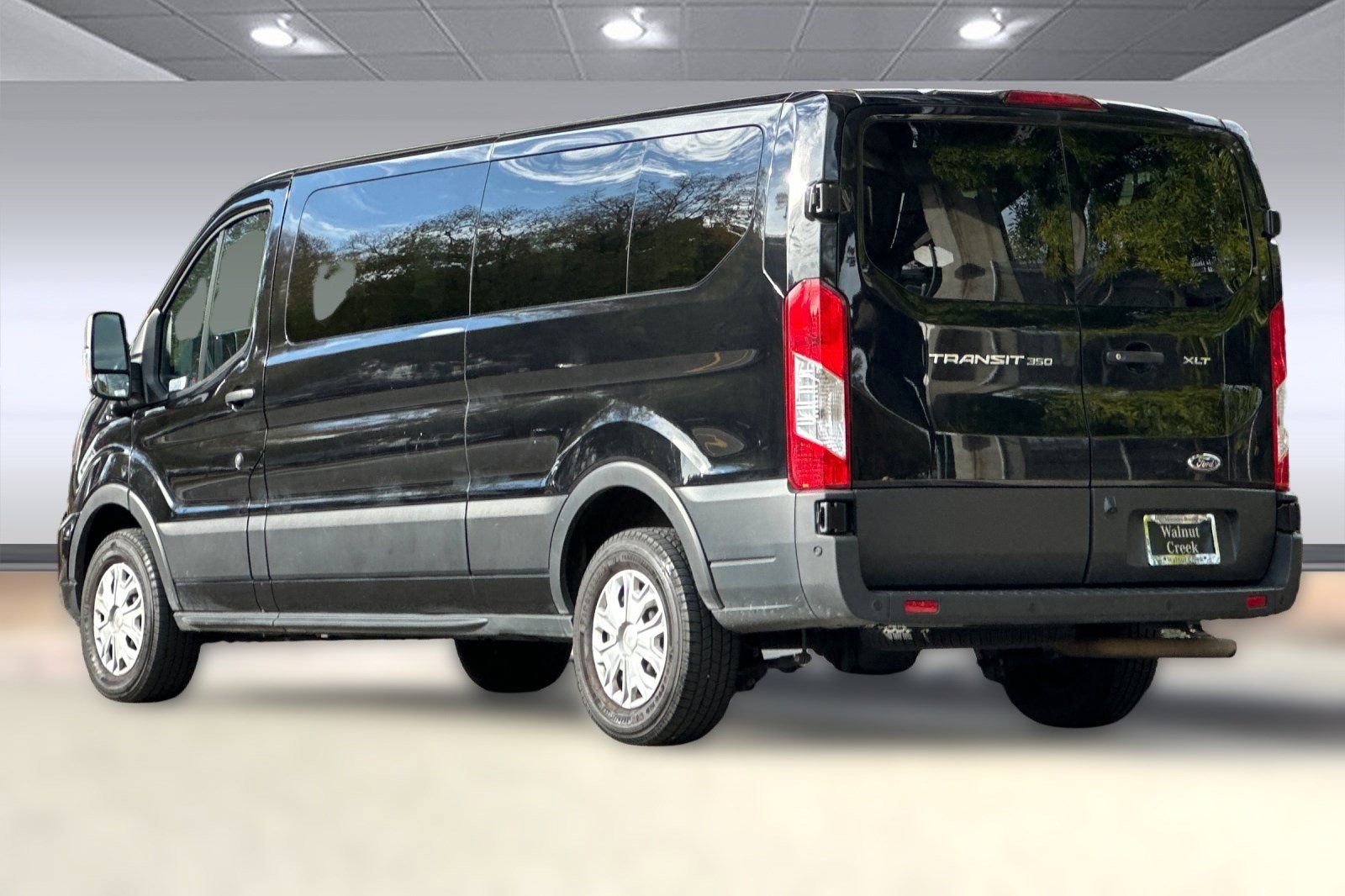 Used 2023 Ford Transit 350 XLT image 3