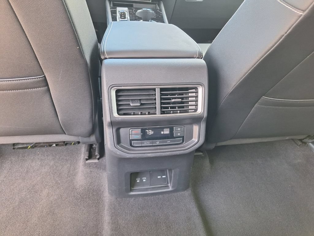 Used 2025 Volkswagen Atlas SE FWD image 11