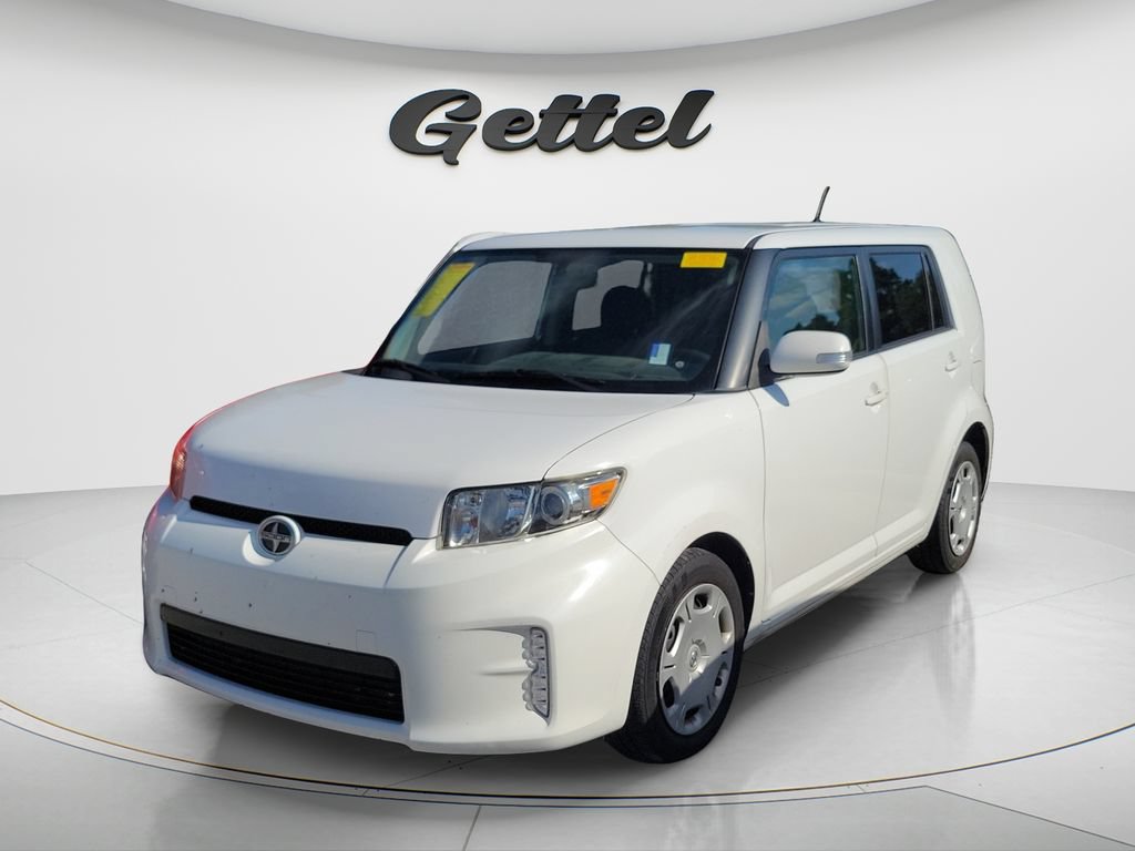 Used 2014 Scion xB FWD image 2