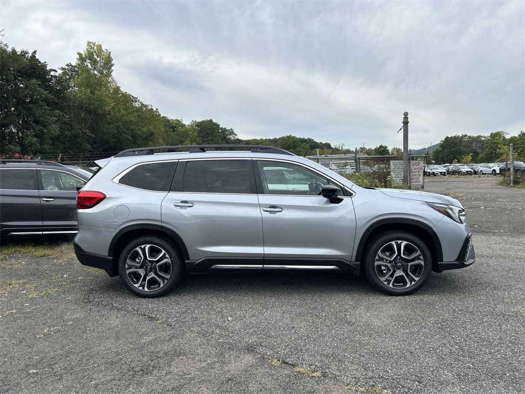 New 2025 Subaru Ascent Limited image 9