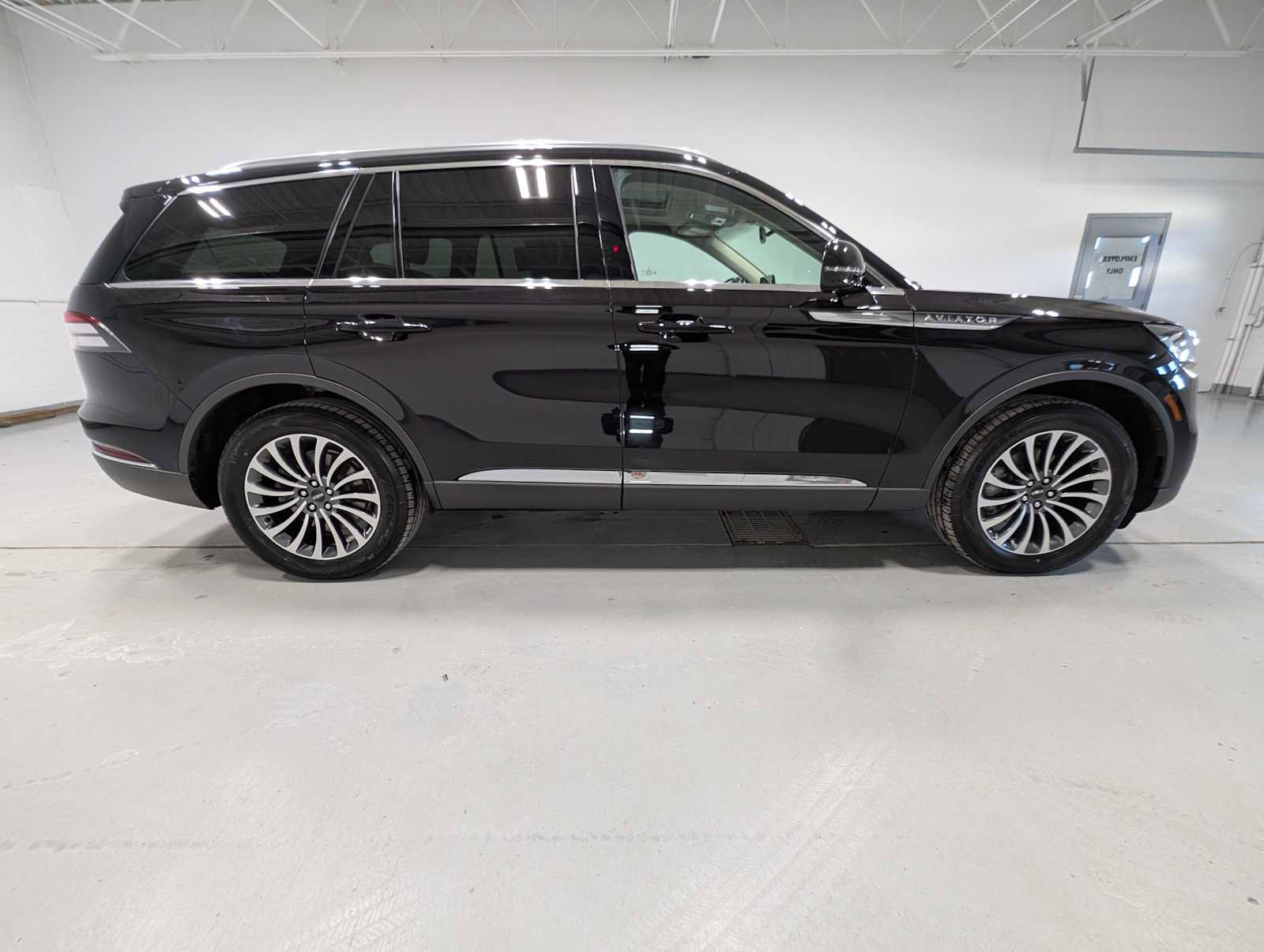 Used 2024 Lincoln Aviator Reserve w/ Elements Package Plus image 7