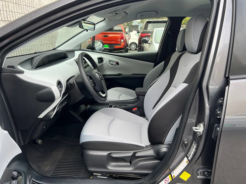 Certified 2022 Toyota Prius LE FWD image 10