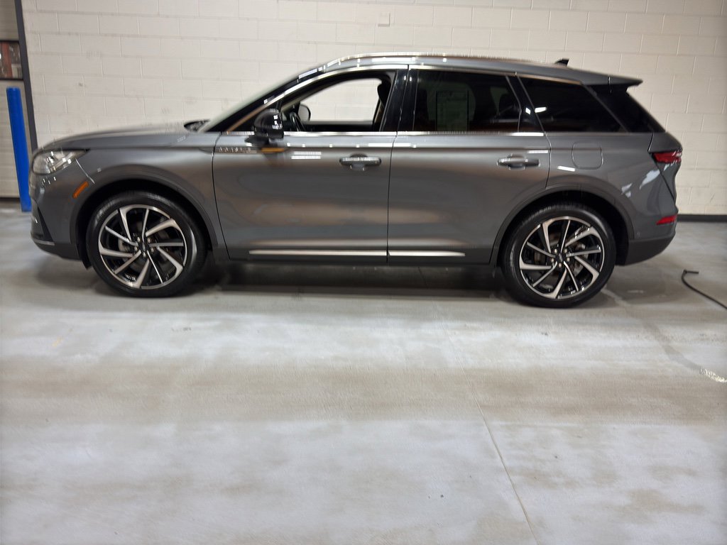 Used 2023 Lincoln Corsair Reserve w/ Equipment Group 202A image 2