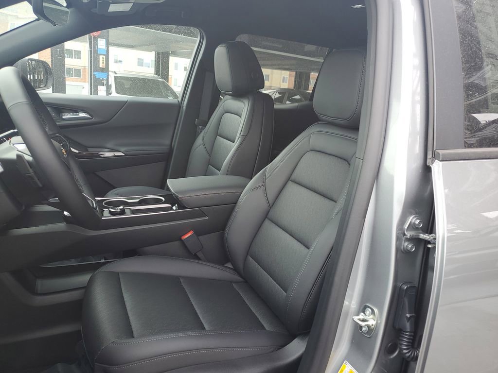New 2026 Chevrolet Equinox LT w/ Convenience Package II FWD image 18