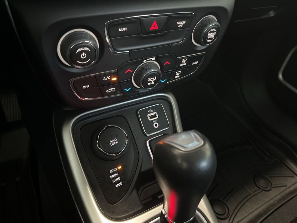 Used 2020 Jeep Compass Latitude w/ Cold Weather Group image 14