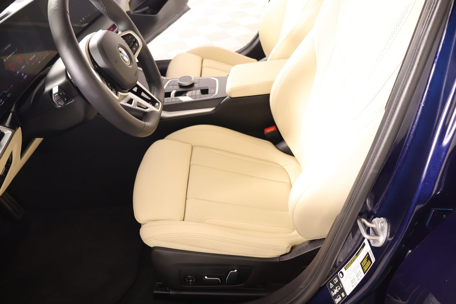 Used 2026 BMW 330i xDrive Sedan w/ M Sport Package AWD/4WD image 12