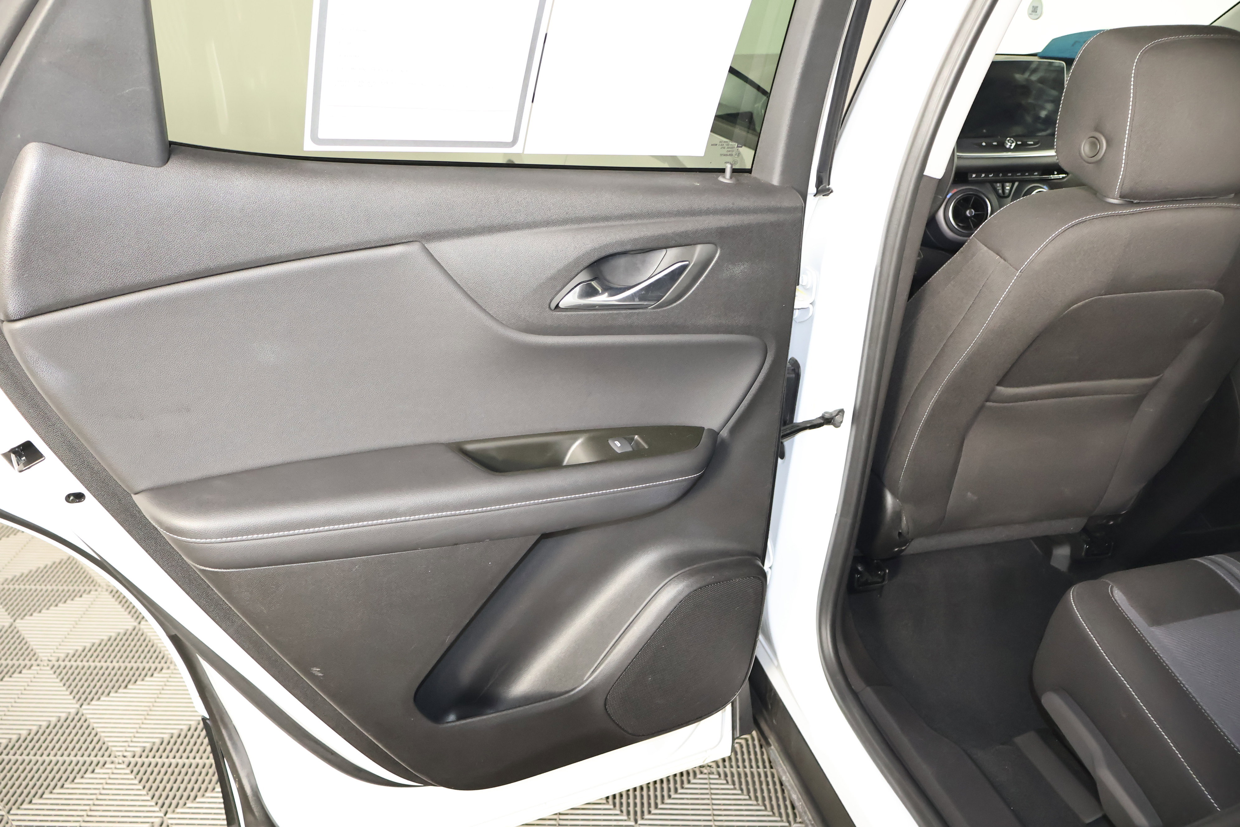 Used 2025 Chevrolet Blazer LT image 45