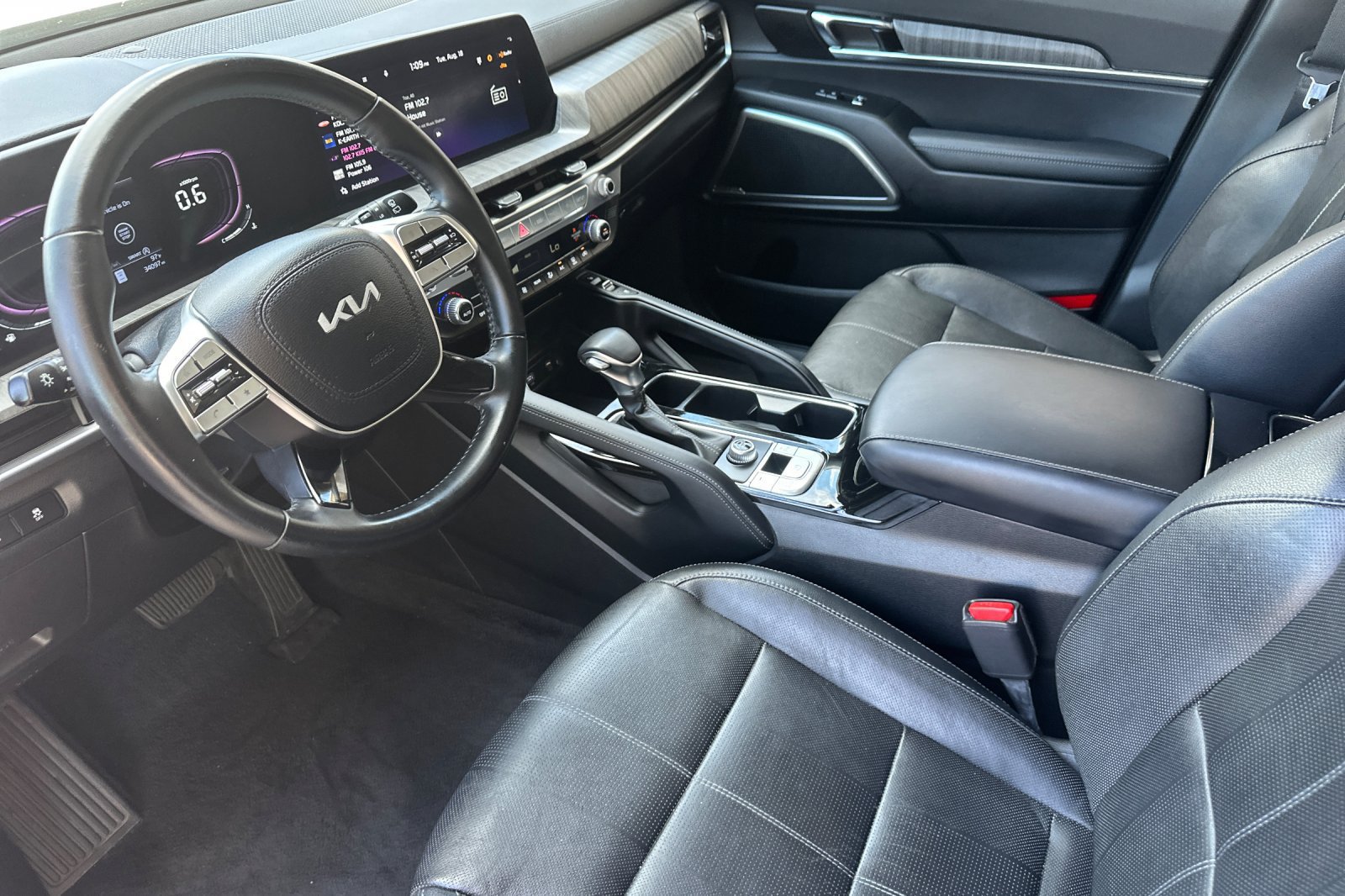 Used 2024 Kia Telluride EX w/ EX Captain's Chair Package FWD image 10