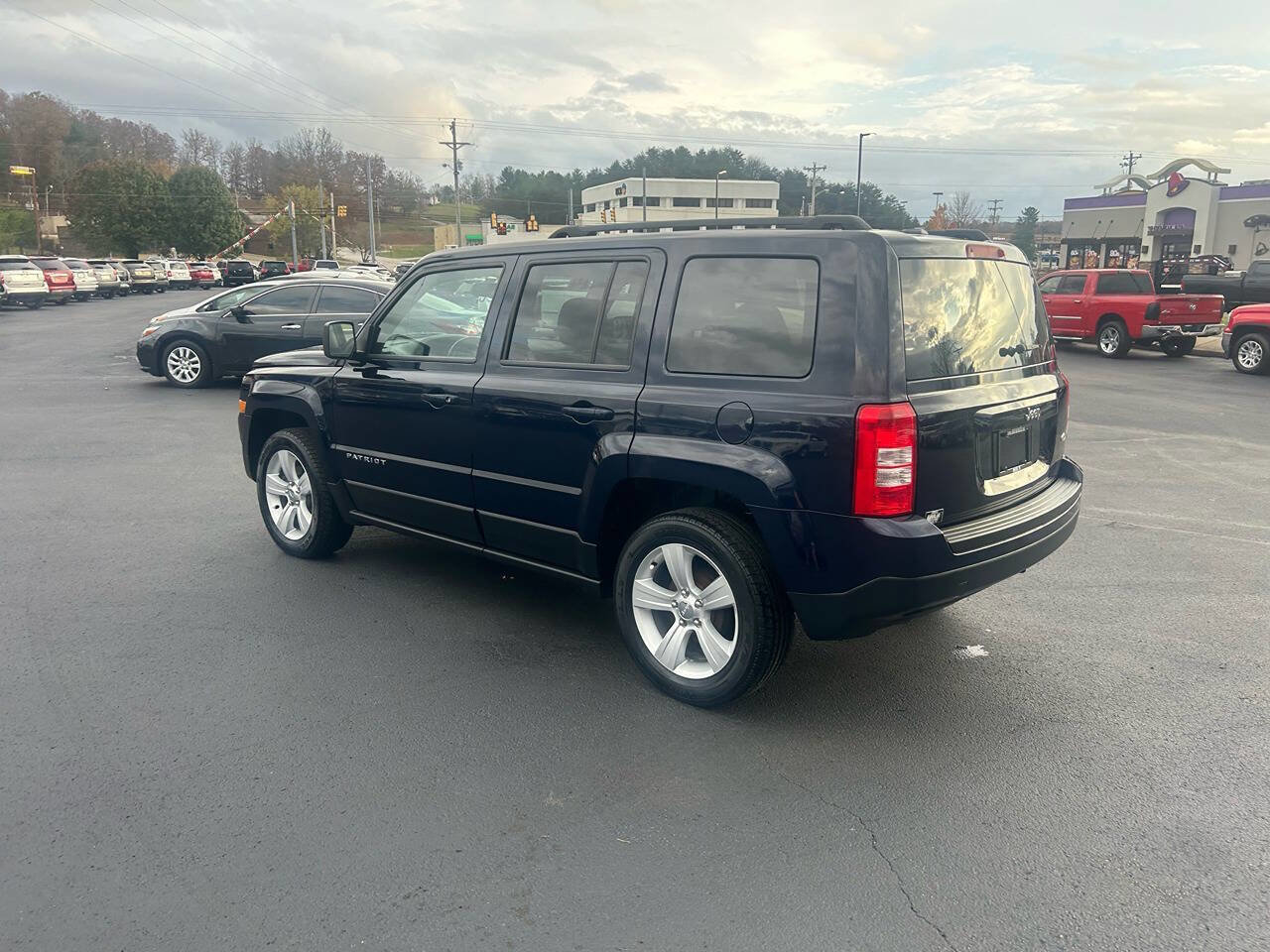 Used 2014 Jeep Patriot Latitude FWD image 8