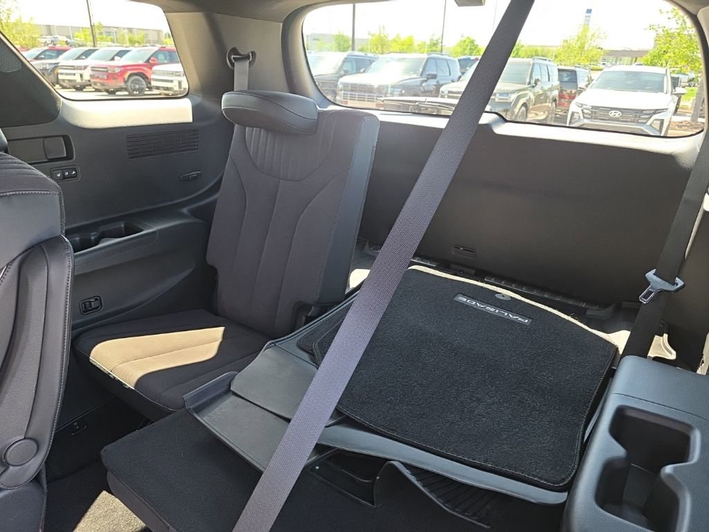 Used 2025 Hyundai Palisade Calligraphy image 21