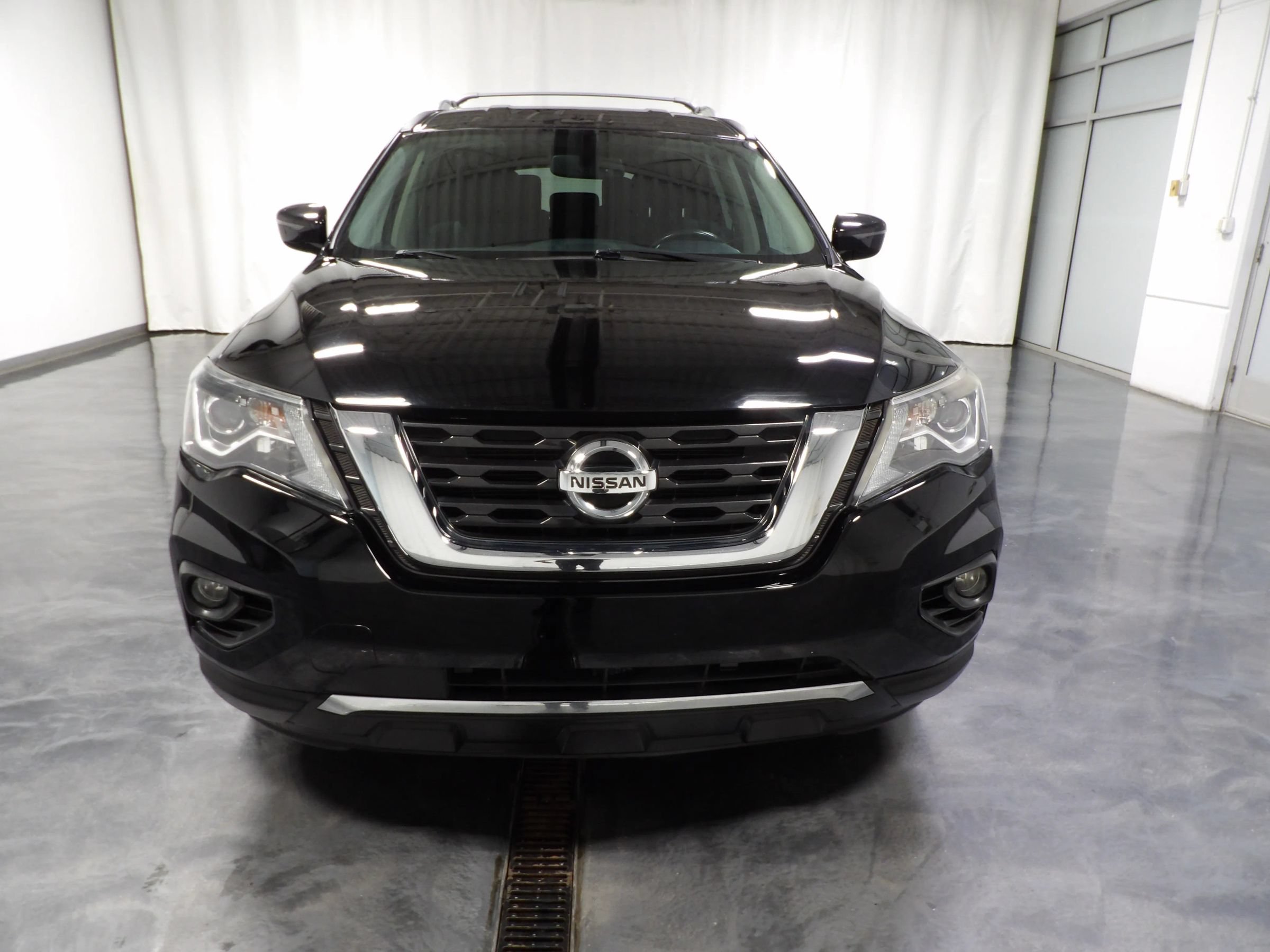 Used 2017 Nissan Pathfinder SV w/ SV Cold Weather Package AWD/4WD image 2