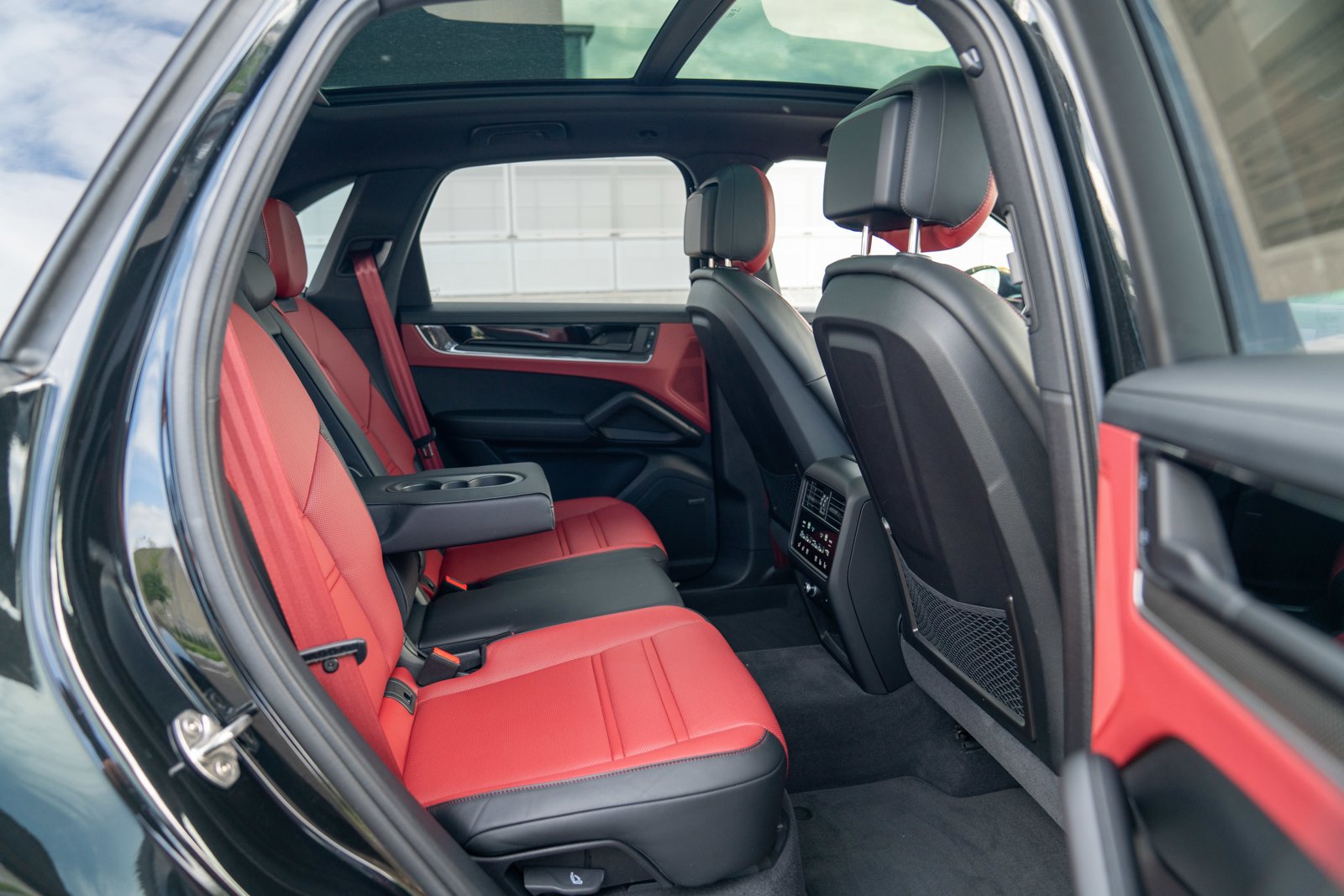 Certified 2025 Porsche Cayenne E-Hybrid AWD/4WD image 25