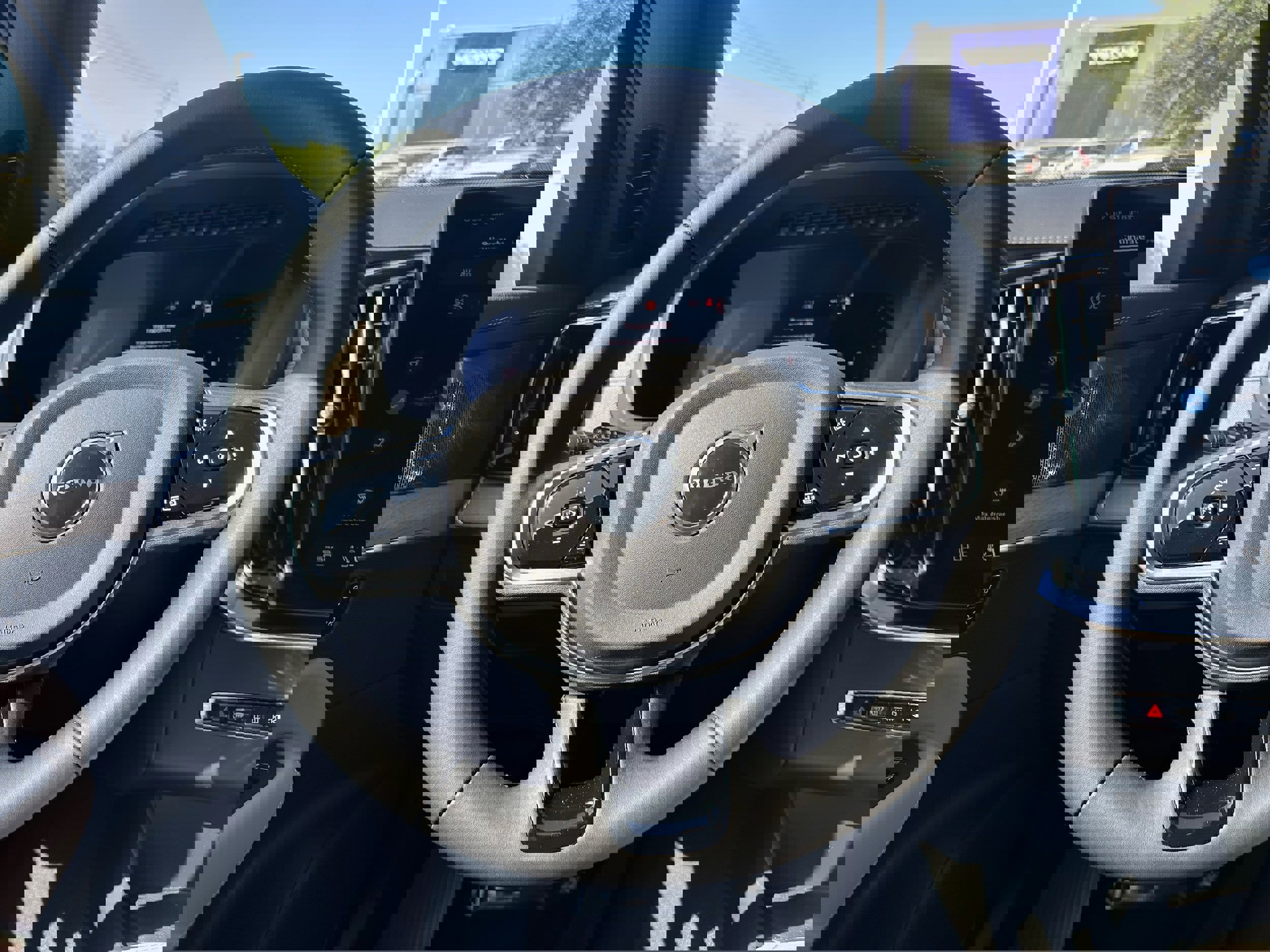 New 2026 Volvo XC90 B6 Plus w/ Protection Package Premier image 14